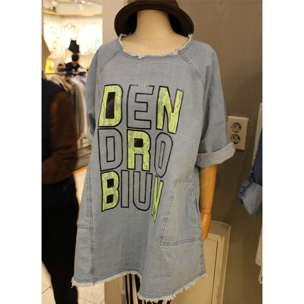 W14012镭射车贴花连衣裙 W14012镭射车贴花连衣裙