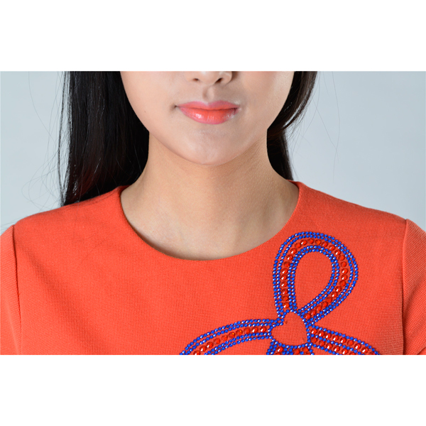 SY005漏空烫钻连衣裙细节图