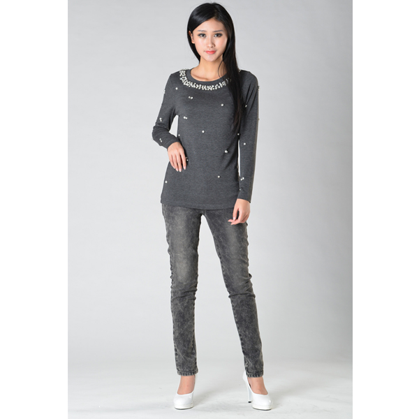 SY011针织长袖订珠上衣正面效果 SY011针织长袖订珠上衣正面效果