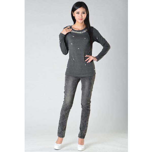 SY011针织长袖订珠上衣正面效果 SY011针织长袖订珠上衣正面效果